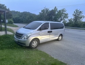 한국유품정리사협회 인증기업
스위퍼스 유품정리 특수청소




&nbsp;

&nbsp;


고인 명의 차량 상속 보관 건입니다.
돌아가신 부모님 명의로 되어 있는 차량이 한대 존재하는데 현재 상속포기 과정 중에 있어 차량의 보관부터 추후 처분까지의 업무 대행을 의뢰한다는 유가족분의 연락을 받고 현장으로 출동하였습니다.
차량은 공원 안 주차장에 주차되어 있었으며 차량 확인 후, 실내 점검을 시작하였습니다.




&nbsp;

&nbsp;


먼저 해당 차량의 주행이 가능한지 시동 가능 여부를 점검하였습니다.
그리고 유가족분께 전달한 고인의 주요 유품이 남아있는지 수색하였으며, 이후 유가족분께 연락하여 해당 차량의 문제 해결을 위한 당사의 조치 방안을 설명드렸습니다.


* 참고
당사는 사망자 명의로 되어 있는 유가족 상속 차량의 문제 해결에 있어 견인이동, 상속보관, 유지보수, 말소처리, 매입매각, 환가처분 등의 원스톱 서비스를 제공합니다.
차량의 실제 잔존가치 / 각종 사고유무 / 보험수리 이력 / 저당설정 비용 / 정상화 조치 등 종합적인 상황을 파악한 후 차량의 견인, 보관을 시작으로 유가족분들의 상속(단순승인 / 한정승인 / 상속포기) 결정에 따른 후속 조치를 이어나갑니다.
유가족분들의 상속 방향이 결정되면 당사는 유가족분들과 법조계(법무법인 / 파산관재인 등) 및 금융사(캐피탈 / 저축은행 등), 대여회사(렌트카 / 리스회사)와의 지속적인 소통, 업무 연계를 통하여 사망자 명의 자동차의 문제를 해결합니다.



&nbsp;
&nbsp;

&nbsp;


당사에 입고된 고인 명의 차량입니다.
해당 차량은 유가족분의 상속 절차가 완료되는 날까지 장기적으로 보관될 것이며, 이후 환가 처분을 대행할 예정입니다.
.
.
.




