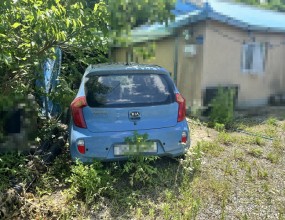 유가족 상속차량 전문업체
스위퍼스 유품정리 특수청소






&nbsp;


장기방치차량 수출 말소 처분 건입니다.
돌아가신 부모님 명의로 되어 있는 차량이 한대 존재하는데 현재 시골에 방치되어 있어 이에 대한 문제 해결이 필요하다는 유가족분의 연락을 받고 현장으로 출동하였습니다.
차량은 빈집 앞 공터에 주차되어 있었으며 차량 확인 후, 주행이 가능한지 시동 여부를 점검하였습니다.



&nbsp;
&nbsp;

&nbsp;


해당 차량의 주행이 가능함에 따라 견인을 위하여 차량을 도로변 한쪽으로 이동시켜 놓았습니다.
그리고 잠시 뒤, 견인차가 현장에 도착하여 해당 차량을 공업사로 견인 이동 조치하였습니다.




&nbsp;


해당 차량이 공업사에 입고됨과 동시에 곧바로 차량의 전체적인 점검을 진행하였습니다.
그리고 산정된 해당 차량의 잔존가치를 토대로 유가족분께 연락하여 해당 차량의 수출 처분을 제안 드렸습니다.


* 참고
당사는 사망자 명의로 되어 있는 유가족 상속 차량의 문제 해결에 있어 견인이동, 상속보관, 유지보수, 말소처리, 매입매각, 환가처분 등의 원스톱 서비스를 제공합니다.
차량의 실제 잔존가치 / 각종 사고유무 / 보험수리 이력 / 저당설정 비용 / 정상화 조치 등 종합적인 상황을 파악한 후 차량의 견인, 보관을 시작으로 유가족분들의 상속(단순승인 / 한정승인 / 상속포기) 결정에 따른 후속 조치를 이어나갑니다.
유가족분들의 상속 방향이 결정되면 당사는 유가족분들과 법조계(법무법인 / 파산관재인 등) 및 금융사(캐피탈 / 저축은행 등), 대여회사(렌트카 / 리스회사)와의 지속적인 소통, 업무 연계를 통하여 사망자 명의 자동차의 문제를 해결합니다.




&nbsp;


이후, 해당 차량의 수출 말소 처분을 완료하였습니다.
발급받은 자동차말소등록사실증명서를 유가족분께 문자로 송부드렸으며 이에 따른 당사 업무를 모두 종료하였습니다.
.
.
.




