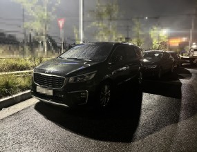 유가족 상속차량 전문기업
스위퍼스 유품정리 특수청소






&nbsp;


극단적선택차량 문제해결 건입니다.
자동차 실내에서 고인이 사망하는 사건사고가 발생하였는데 해당 차량이 고인 명의로 되어 있어 상속 절차에 따른 차량의 처분 시간이 필요하다는 유가족분의 연락을 받고 현장으로 출동하였습니다.
차량은 이면도로 한쪽에 주차되어 있었으며 유가족분의 입회하에 실내 점검을 이어나갔습니다.



&nbsp;
&nbsp;

&nbsp;


먼저 해당 차량의 주행이 가능한지 시동 가능 여부를 점검하였으며 연식과 주행거리, 그리고 보험이력 등의 사고유무를 파악하여 잔존가치를 산정하였습니다.
그리고 유가족분의 한정승인 및 상속포기 절차에 따른 당사의 업무 진행 방향을 설명드렸으며 상담 이후 곧바로 해당 차량을 당사로 이동 조치하였습니다.


* 유가족 상속 차량 & 극단적 선택 차량
당사는 사망자 명의로 되어 있는 유가족 상속 차량 및 극단적 선택 차량의 문제 해결에 있어 견인이동, 상속보관, 유지보수, 말소처리, 매입매각, 환가처분 등의 원스톱 서비스를 제공합니다.
차량의 실제 잔존가치 / 각종 사고유무 / 보험수리 이력 / 저당설정 비용 / 특수청소 범위 / 악취제거 범위 / 실내복원 범위 / 정상화 조치 등 종합적인 상황을 파악한 후 차량의 견인, 보관을 시작으로 유가족분들의 상속(단순승인 / 한정승인 / 상속포기) 결정에 따른 후속 조치를 이어나갑니다.
유가족분들의 상속 방향이 결정되면 당사는 유가족분들과 법조계(법무법인 / 파산관재인 등) 및 금융사(캐피탈 / 저축은행 등), 대여회사(렌트카 / 리스회사)와의 지속적인 소통, 업무 연계를 통하여 사망자 명의 자동차의 문제를 해결합니다.



&nbsp;
&nbsp;

&nbsp;


당사에 입고된 극단적선택차량입니다.
해당 차량은 먼저 실내 유품정리와 특수청소 업무가 선행될 것이며, 이후 유가족분의 상속 절차가 완료되는 날까지 장기적인 보관을 진행할 예정입니다.
.
.
.




