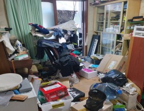 유품정리사 특수청소부 [24시간 긴급 대응]사망자 자동차 처분 서비스 [차량 긴급 이동, 견인, 보관]스위퍼스 본사 대표번호 : 1800-9862 / 긴급 전화번호 : 010-5400-9862&nbsp;&nbsp;&nbsp;&nbsp;&nbsp;&nbsp;&nbsp;강원도 정선군에 위치한 아파트 고인 유품정리 현장입니다.돌아가신 고인분이 거주하시던 집안의 물건정리가 필요한 상황인데 현재 장례식 중에 있으니 먼저 견적책정만 진행해달라는 장례식장 실장님의 연락을 받고 무료 방문 견적을 진행하였습니다.해당 지역 장례식장을 먼저 도착한 후, 유가족분과 함께 현장을 방문하였으며 견적을 책정하고 상호 간의 일정을 조율 하였습니다.이에 며칠 뒤, 현장에 다시 출동하여 고인 유품정리 작업을 진행하였습니다.&nbsp;&nbsp;&nbsp;&nbsp;&nbsp;&nbsp;&nbsp;<주요 작업 진행 과정>- 집안에 고인분이 사용하시던 물건을 모두 정리하였습니다.- 집안의 가정폐기물을 모두 처리하였습니다.&nbsp;[스위퍼스 카솔루션 서비스 진행]유가족분께서 멀리서 올라오신 관계로 돌아가신 부모님이 사용하시던 차량의 처분 문제에 어려움을 겪고 계시는 상황이었습니다.이에 당사 카솔루션팀이 해당 부모님 명의 차량에 대한 처분을 도와드렸습니다.링크 :&nbsp;www.sweepers.co.kr/bbs/board.php?bo_table=B04e&wr_id=10&page=2...&nbsp;- 스위퍼스 24시간 긴급 대응 -비상 상태는 계획되어 있지 않습니다.당사는 그것을 이해하고 있으며 연중무휴 365일, 주 7일, 하루 24시간 의뢰인분들의 요구에 대응할 준비가 되어 있습니다.스위퍼스 공식 블로그 (Since 2012)https://blog.naver.com/iwaaki스위퍼스 카솔루션 [스위퍼스 자동차 특수청소]사망자 자동차 처분 토탈 서비스극단적 선택 차량 특수청소 프로세스https://www.carsolution.co.kr&nbsp;