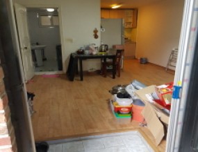 &nbsp;&nbsp;&nbsp;&nbsp;&nbsp;&nbsp;&nbsp;경기도 수원시에 위치한 단독주택 월세방입니다.어머니의 병환이 악화되어 요양병원에 입소를 하셨으며 이에 집안의 물건들을 모두 정리해달라는 따님분의 연락을 받고 다음날 바로 생전 유품정리 작업을 진행하였습니다.&nbsp;&nbsp;&nbsp;&nbsp;&nbsp;&nbsp;&nbsp;&nbsp;&nbsp;집안의 물건들을 종류별로 선별한 후 모두 정리하였습니다.의뢰인분의 비용절감을 위하여 가전제품은 중고매입, 무상수거를 진행하였습니다.집안 전체적인 항균탈취를 원하시는 건물주분의 요청에 따라 작업완료 후 살균성소취제, 연막항균제 살포 작업을 진행하였습니다.건물주 및 의뢰인 분들의 현장확인 후 작업을 종료하였습니다.&nbsp;&nbsp;&nbsp;&nbsp;&nbsp;&nbsp;&nbsp;&nbsp;&nbsp;스위퍼스 고인유품정리, 고독사 자살 강력범죄현장 특수청소 전문업체- 연중무휴 365일 24시간 상담 및 출장스위퍼스 서울본사대표번호 : 1800-9862긴급전화 : 010-5400-9862자살차량 문제해결 각종처리 : 010-5400-9862서울본사 무료방문견적 가능 지역[서울본사 기준 200km 내외]- 서울특별시종로구, 중구, 용산구, 성동구, 광진구, 동대문구, 중랑구, 성북구, 강북구, 도봉구, 노원구, 은평구, 서대문구, 마포구, 양천구, 강서구, 구로구, 금천구, 영등포구, 동작구, 관악구, 서초구, 강남구, 송파구, 강동구- 인천광역시중구, 동구, 미추홀구, 연수구, 남동구, 부평구, 계양구, 서구, 강화군- 경기도수원시 (장안구, 권선구, 팔달구, 영통구), 성남시 (수정구, 중원구, 분당구), 의정부시, 안양시 (만안구, 동안구), 부천시, 광명시, 평택시, 동두천시, 안산시 (상록구, 단원구), 고양시 (덕양구, 일산동구, 일산서구), 과천시, 구리시, 남양주시, 오산시, 시흥시, 군포시, 의왕시, 하남시, 용인시 (처인구, 기흥구, 수지구), 파주시, 이천시, 안성시, 김포시, 화성시, 광주시, 양주시, 포천시, 여주시, 연천군, 가평군, 양평군- 대전광역시동구, 중구, 서구, 유성구, 대덕구- 세종특별자치시- 충청북도청주시 (상당구, 서원구, 흥덕구, 청원구), 충주시, 제천시, 보은군, 옥천군, 영동군, 증평군, 진천군, 괴산군, 음성군, 단양군- 충청남도천안시 (동남구, 서북구), 공주시, 보령시, 아산시, 서산시, 논산시, 계룡시, 당진시, 금산군, 부여군, 서천군, 청양군, 홍성군, 예산군, 태안군- 강원도 영서지역춘천시, 원주시, 홍천군, 횡성군, 영월군, 평창군, 정선군, 철원군, 화천군, 양구군, 인제군* 의뢰인과의 별도 합의를 통하여 상기 지역 외 방문견적 가능&nbsp;&nbsp;&nbsp;