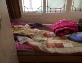 ​​​​​​​​​​​​​​​​​​​​​&nbsp;고인유품정리, 고독사현장청소, 자살현장청소 전문업체 스위퍼스입니다.스위퍼스는 경찰청에서 주관하는&nbsp;범죄피해자 지원제도와 관련하여 경찰청의&nbsp;의뢰를 받아 강력범죄현장청소 작업을 진행하고 있습니다.이번 현장 역시 해당 지역 경찰서 청문감사실의 의뢰를 받아 강력범죄현장 특수청소, 고인유품정리 작업을 진행하였습니다.- 작업 진행 과정 -혈흔이 묻어 있는 침구류를 모두 제거하였습니다.혈흔이 묻어 있는&nbsp;매트리스 및 프레임을 모두 제거하였습니다.유가족 분들의 요청에 따라 고인의 유품 일부를 정리하였습니다.혈액제거제를 살포하여 바닥에 묻어 있는 혈흔을 모두 제거하였습니다.혈흔이 묻어 있는 벽지 일부를 제거하였습니다.오염된 부분에 고온 스팀 청소를 진행하였습니다.자외선오존 살균기를 가동하여 집안의 살균, 소독 및 악취제거, 공기정화 작업을 진행하였습니다.살균성소취제, 산업용탈취제, 연막항균제를 살포하여 집안의 항균, 탈취 작업을 모두 완료하였습니다.&nbsp;