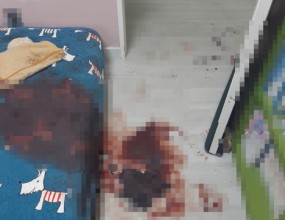 고인의 마지막 정리유가족 통합 솔루션스위퍼스 유품정리 특수청소www.sweepers.co.kr&nbsp;스위퍼스 카솔루션www.carsolution.co.kr&nbsp;[강력범죄현장 특수청소]&nbsp; &nbsp;&nbsp;아파트 강력범죄현장입니다.강력범죄가 일어난 지역의 관할 경찰서 청문감사실의 연락을 받고 강력범죄현장의 오염제거 및 위생처리 작업을 진행하였습니다.&nbsp; &nbsp;&nbsp; &nbsp;&nbsp;[주요 작업 진행 과정]혈액으로 오염되어 있는 침구류 및 가재도구를 제거하였습니다.화학약품을 살포하여 바닥에 묻어 있는 혈흔을 중화시킨 뒤 모두 제거하였습니다.이후, 고온스팀청소를 통하여 위생처리 작업을 진행하였습니다.&nbsp; &nbsp;&nbsp; &nbsp;&nbsp;고인이 사망한 방을 중심으로 자외선오존 살균, 소독 및 공기정화 작업을 진행하였습니다.마지막으로 살균성소취제를 살포하여 방안의 항균탈취, 소취 작업을 완료하였습니다.(*특이사항)강력범죄 피해자는 범죄피해자 보호지원 제도에 따라 형사사건 발생 이후 국가로부터 보호 및 지원을 받을 권리를 지닐 수 있으며 크게 경제적 지원, 심리적 지원, 법률적 지원, 기타 지원을 받으실 수 있습니다.이에 강력범죄를 당하신 고인의 유가족분들께서는 당사와 같은 유품정리, 특수청소 전문업체에 연락하기에 앞서 먼저 경찰청 또는 해당 지역 관할 경찰서에 연락하시어 보호지원을 받을 수 있는지 문의하시는 것을 추천드립니다.범죄피해자 보호지원 제도 관련 연락처경찰청 : 182지방검찰청 피해자지원실 : 1577-2584범죄피해자지원센터 : 1577-1295한국피해자지원협회(KOVA) : 02-3437-8700대한법률구조공단 : 132국민건강보험공단 : 1577-1000교통안전공단(피해자지원) : 1544-0049보건복지콜센터 : 129...스위퍼스 통합센터비상상태는 계획되어 있지 않습니다.당사는 그것을 이해하고 있으며 주 7일, 하루 24시간 의뢰인분들의 요구에 대응할 준비가 되어 있습니다.유품정리 특수청소 온라인 접수 : www.sweepers.kr/service공식 홈페이지 : www.sweepers.co.kr대표번호 : 1800-986224시간 긴급 대응 서비스 : 010-5400-9862사망자차량 문제해결 온라인 접수 : www.carsolution.co.kr/contact공식 홈페이지 : www.carsolution.co.kr대표번호 : 1800-986224시간 긴급 대응 서비스 : 010-5400-9862