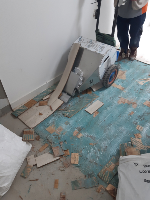 장판 제거 / 철거